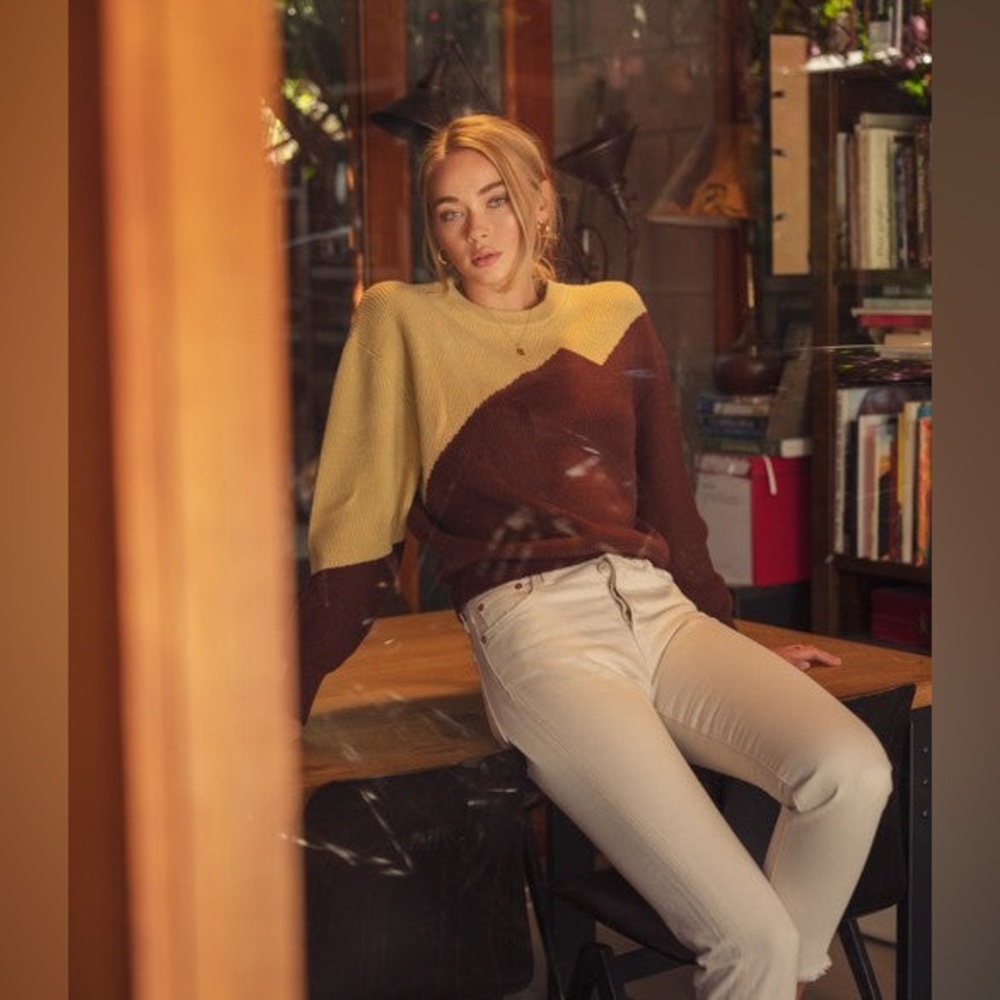 Lush Color block‎ Sweater - Picture 2 of 5
